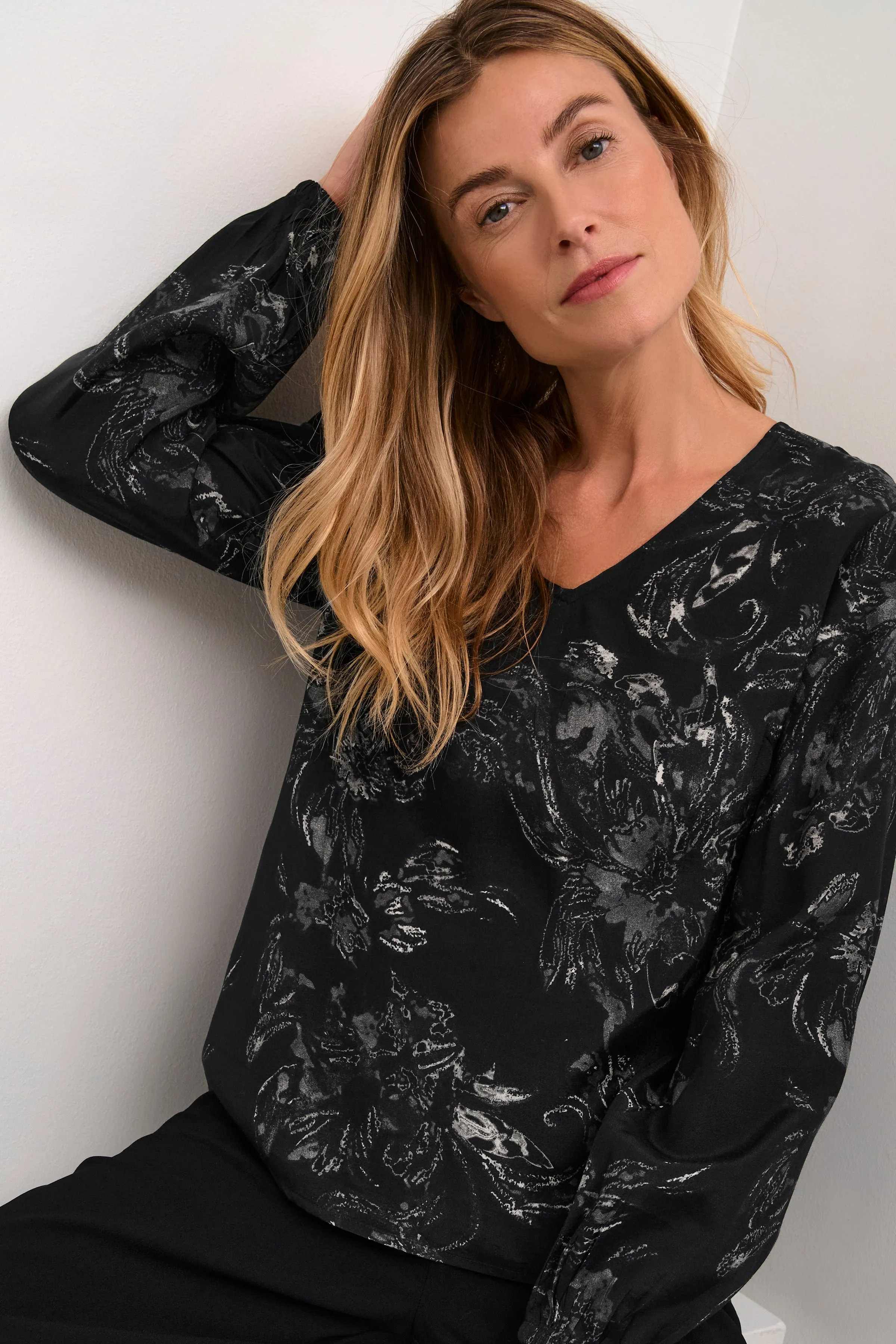 Cream Lova V-Neck Blouse