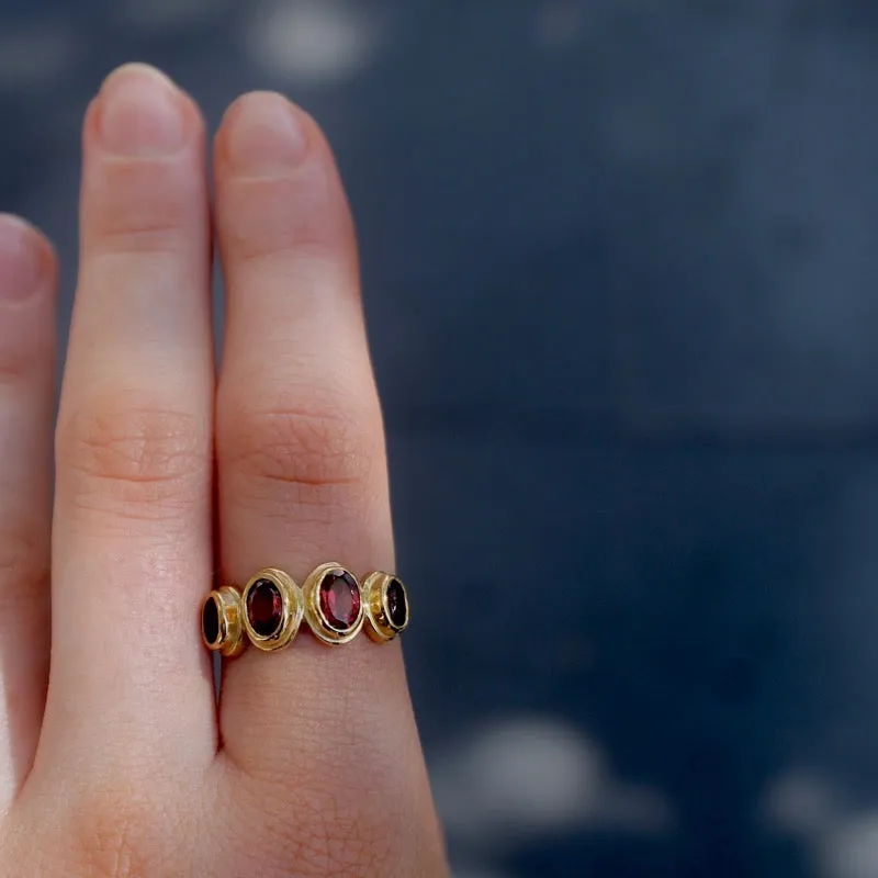 Zante Ring, Garnet, Gold
