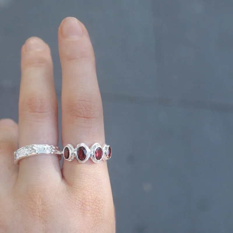 Zante Ring, Garnet, Silver